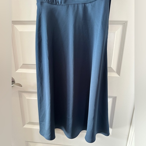 H&M Women’s Navy Blue Short Sleeve V- Neck Midi Slip Dress Size 0 - Picture 3 of 7